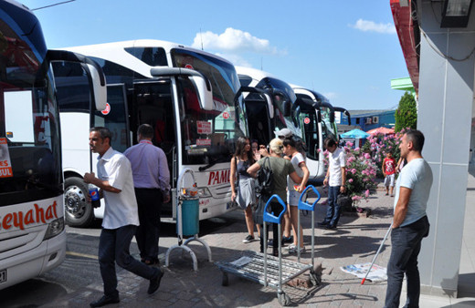 Otobüs biletlerinin yüzde 80'i bitti! Uçak biletleri ise... 