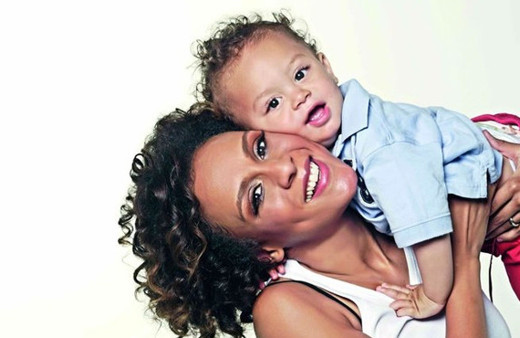 Defne Joy Foster'ın oğlu büyüdü son haline bakın 