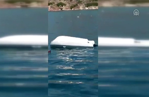 Marmaris açıklarında tur teknesi battı