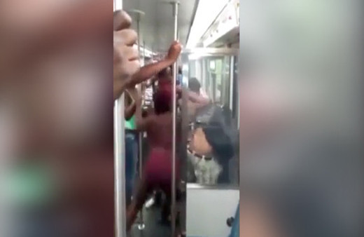 Zavallı adamı öldüresiye dövdüler!