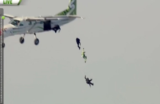 25 bin fitten paraşütsüz atlayan adam!