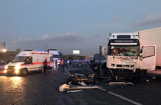 Kocaeli'de katliam gibi kaza: Çok sayıda ölü ve yaralı var!
