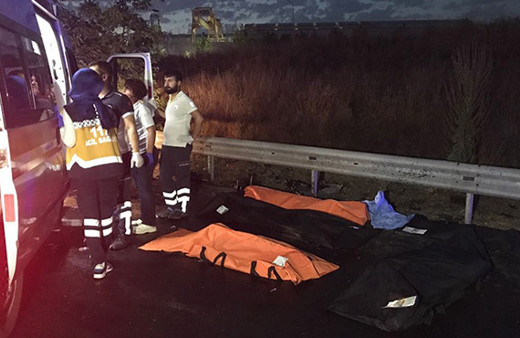 Karşı yöne geçen TIR dört araca çarptı: 6 ölü, 3 yaralı!