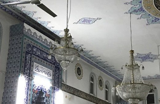 Caminin tavan sıvası çöktü faciadan dönüldü