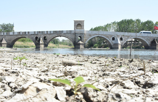 Edirne'de sıcaklar bastırdı Tunca Nehri kurudu