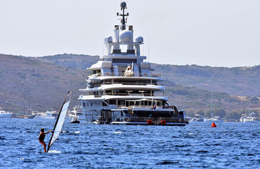 Yüzen saray Bodrum'a demir attı