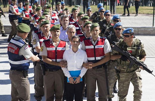 Sonunda bu da oldu darbeciler bakın kimi suçlamaya başladı