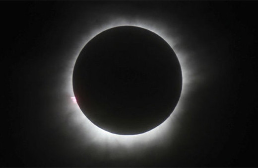 Milyonlarca kişi bekliyordu: Güneş tutulması gerçekleşti!