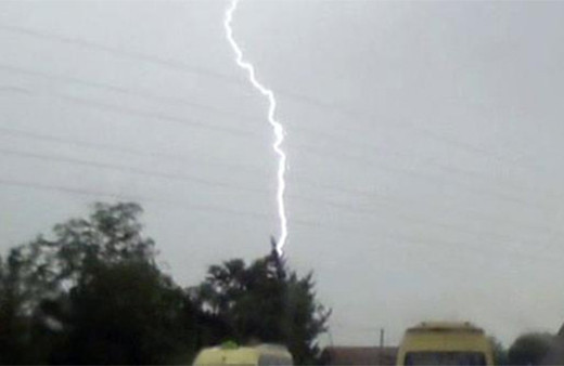 Manisa'da yıldırım dehşeti: 1 ölü, 6 yaralı!