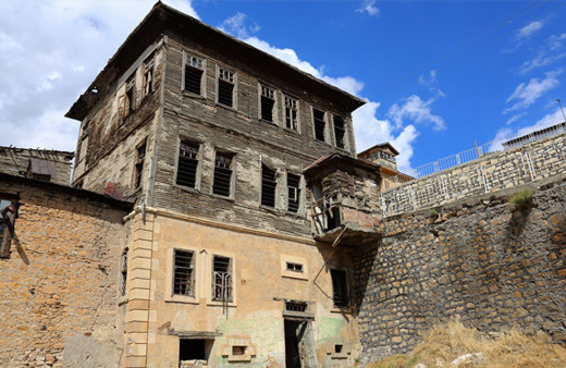 Bayburt Üniversitesinden kentin tarihi dokusuna destek