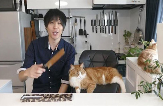 Bıçağın üzerine bulaşık deterjanı döktü bakın neler oldu