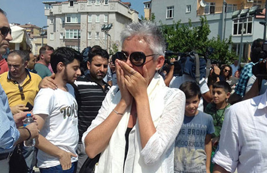 İpek Tanrıyar, Vatan Şaşmaz'ın cenazesinde hüngür hüngür ağladı