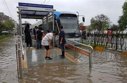 İDO seferlerine sağanak yağmur engeli