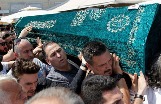 Vatan Şaşmaz'ın cenazesinde büyük ayıp