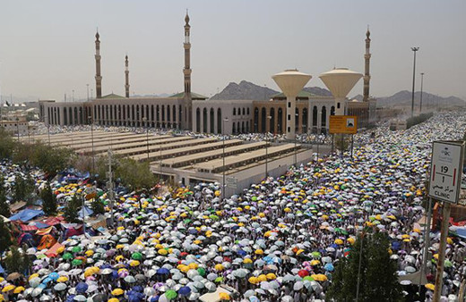 Hacı adayları Arafat Vakfesi'nde