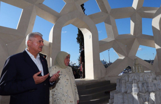 Yıldırım'dan 15 Temmuz şehitlerine ziyaret