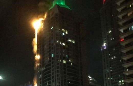 Dubai gökdelen yanıyor olay yerinden ilk görüntüler