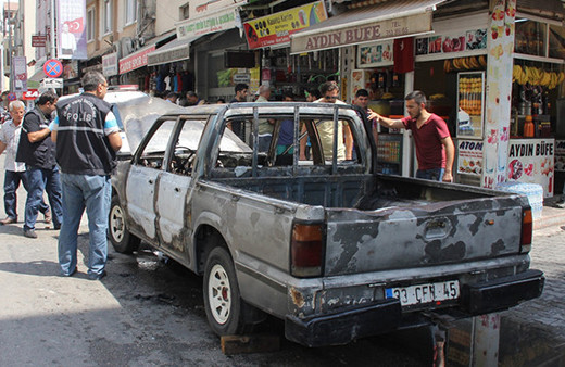 Annesinin bulunup getirilmesi için aracını ateşe verdi!