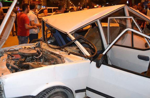 Eniştesiyle tartıştı, TIR'la kahvehaneye girmeye kalktı