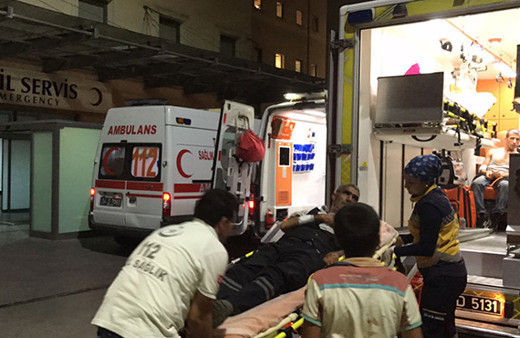 Düğün konvoyuna tüfekli saldırı!