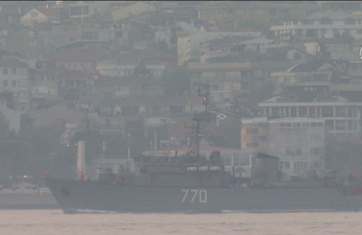  Rus savaş gemisi İstanbul Boğazı'ndan geçti 