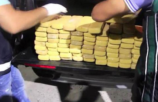  Çekici üstündeki cipin bagajından 42 kilo eroin çıktı