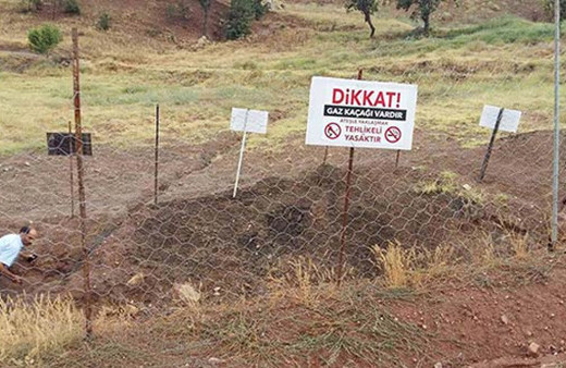 Tarladan çıkan gaz ilçeyi tedirgin etti