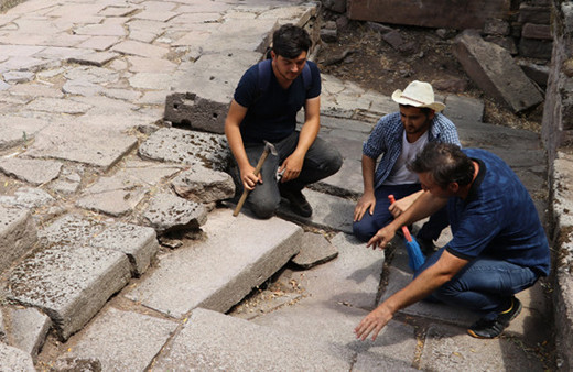 Manisa'da 2 bin yıl sonra ortaya çıkarıldı işlemeli taşların sırrı