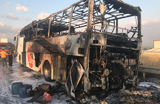 20 yolcusu bulunan otobüs alev alev yandı