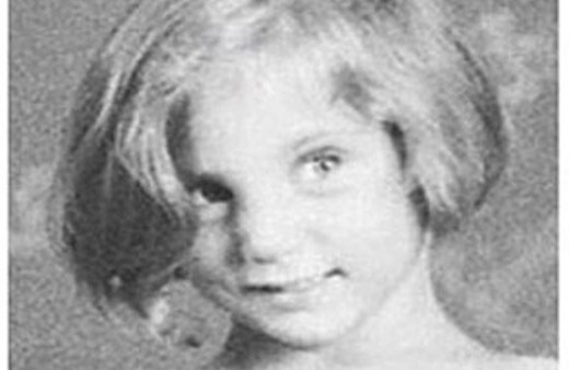 Fotoğraftaki küçük kızı tanıdınız mı? Şimdilerde fırtınalar estiriyor