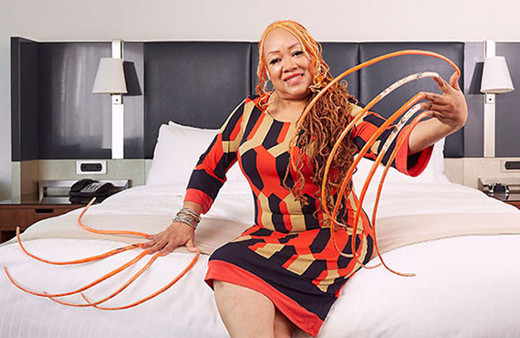 Tam 25 yıldır tırnaklarını kesmiyor görenler hayrete düşüyor