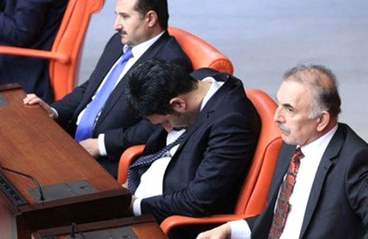 Uğur Işılak Meclis'te neden uyuduğu yıllar sonra anlattı