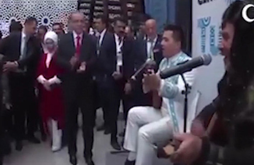 Erdoğan Kazakistan'da dombrayı duyunca...