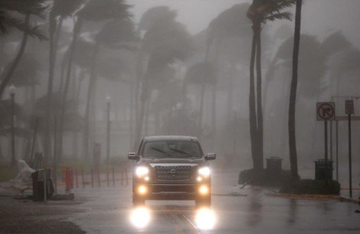 Irma vardı ABD'de yıkılıyor 6.5 milyon kişi kaçıyor şok haberler