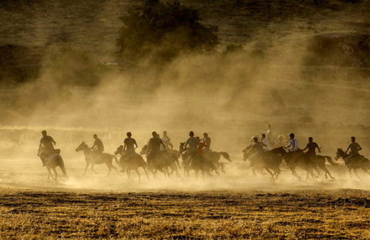 Kırgızlar'ın düğün şöleni Erciş'te yaşatılıyor
