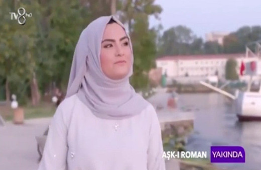 Gelin Adayı Hanife'nin oyunculuğu sınıfta kaldı ( Aşk-ı Roman dizisi yayından kaldırıldı)