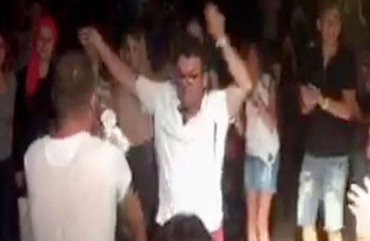 Halay sırasında düşüp öldü