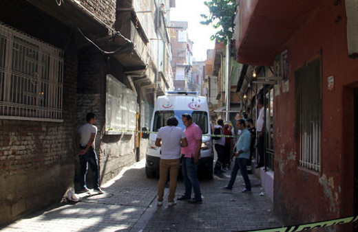 Diyarbakır'da evde patlama bir kadın yaralı