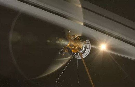 Cassini'nin ömrü dolarken 'Titan'a veda öpücüğü