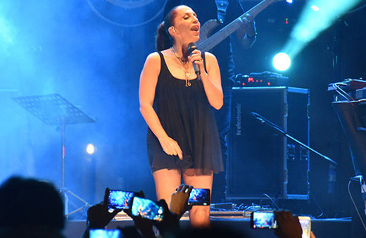 Sertab Erener'den cesur kıyafet! Nefes kesti adeta