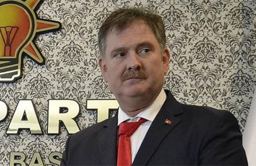 AK Partili il başkanı istifa etti