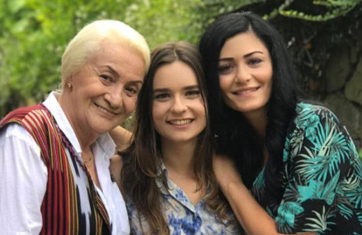 Dizi setlerinden Harvard'a Ece Hakim'in duygusal vedasına bakın