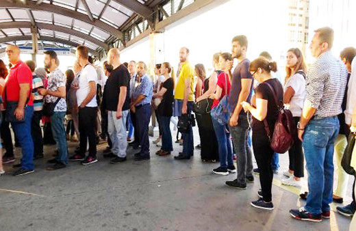 Metrobüste oturmak isteyenlere 'sıralı' çözüm