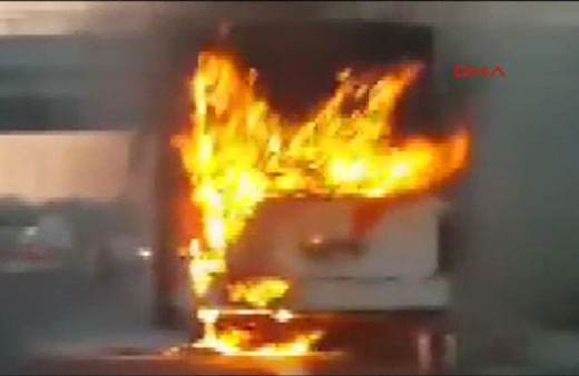 TEM'de yolcu otobüsü alev alev yandı