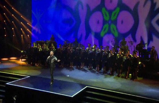 Tarkan ve Kızıl Ordu Korosu aynı sahnede