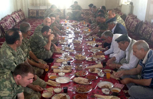 Silopi’de aşiret lideri 15 Temmuz şehitleri için kurban kesti  