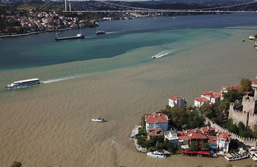 İstanbul Boğazı'nda şoke eden görüntü!