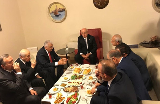 Üç liderden kahvaltı sofrasında birlik mesajı