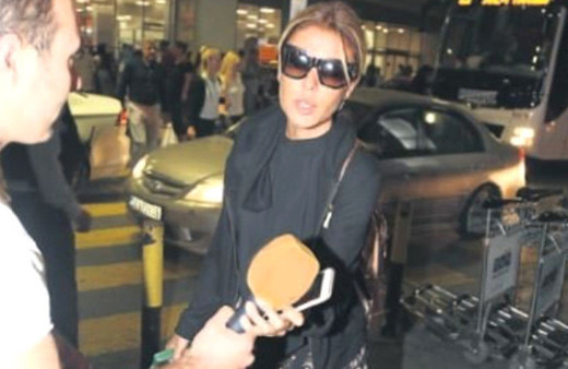 Gülben Ergen çıldırdı mikrofona saldırdı