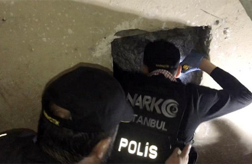 İstanbul Beyoğlu'nda gizli 'torbacı tüneli' bulundu!